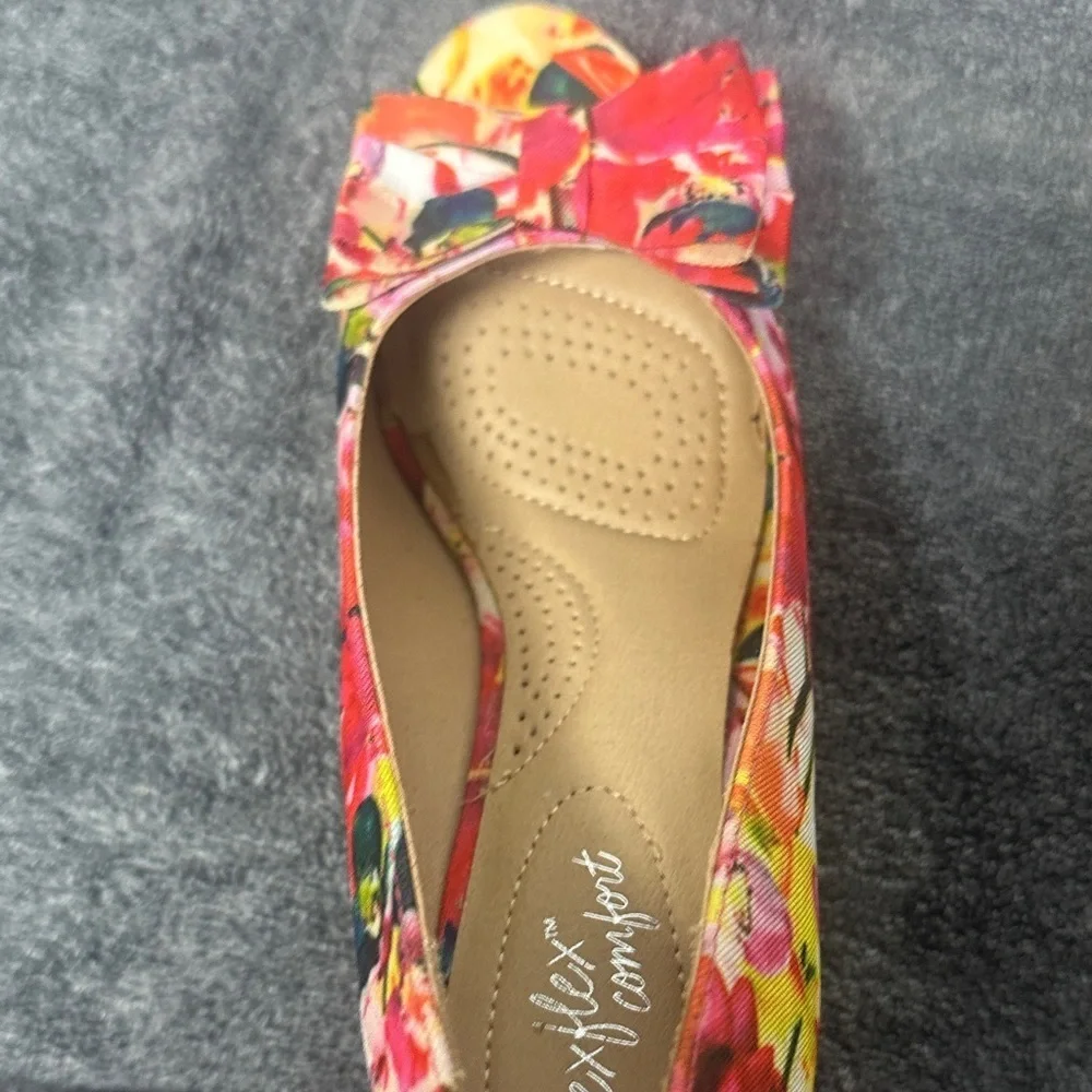 Dexflex Comfort Shoes Womens 6.5 Floral Wedge Bowtie Heels Colorful Peep Toe